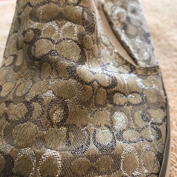 Silver and gray fur lined deck shoes Coach. 8B - Picture 3 of 9